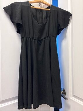 Jessica Simpson Black Flutter-Sleeve Midi Dress